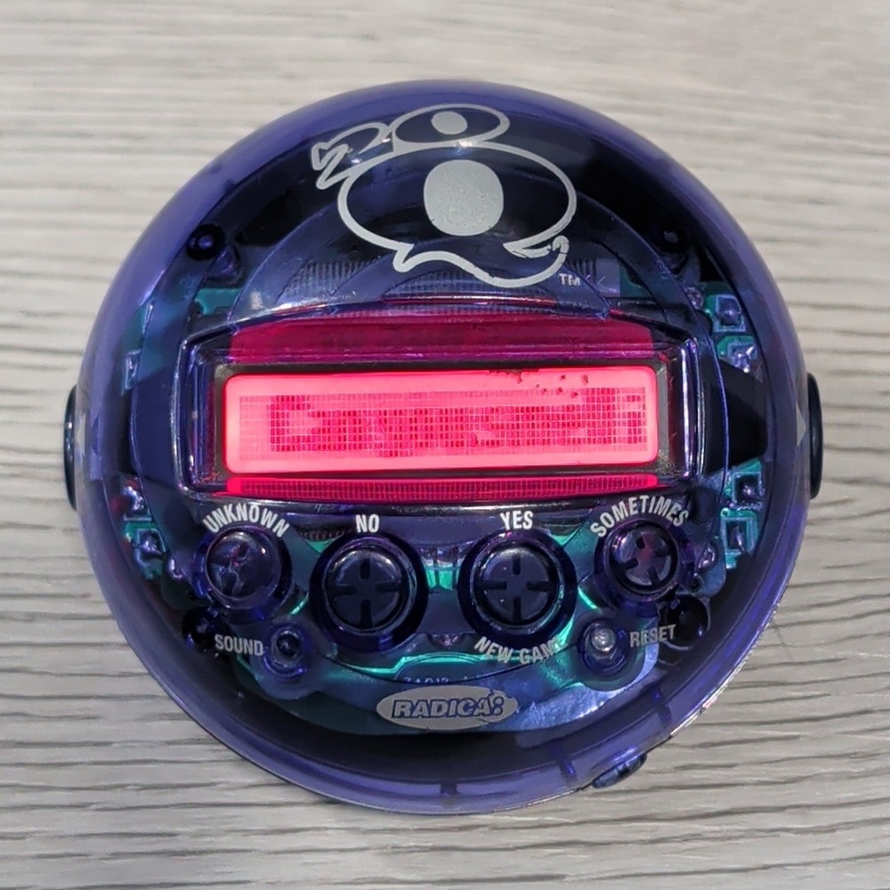 Radica 20Q Handheld Game Purple Electronic Mind Reader Vintage Toy & TESTED